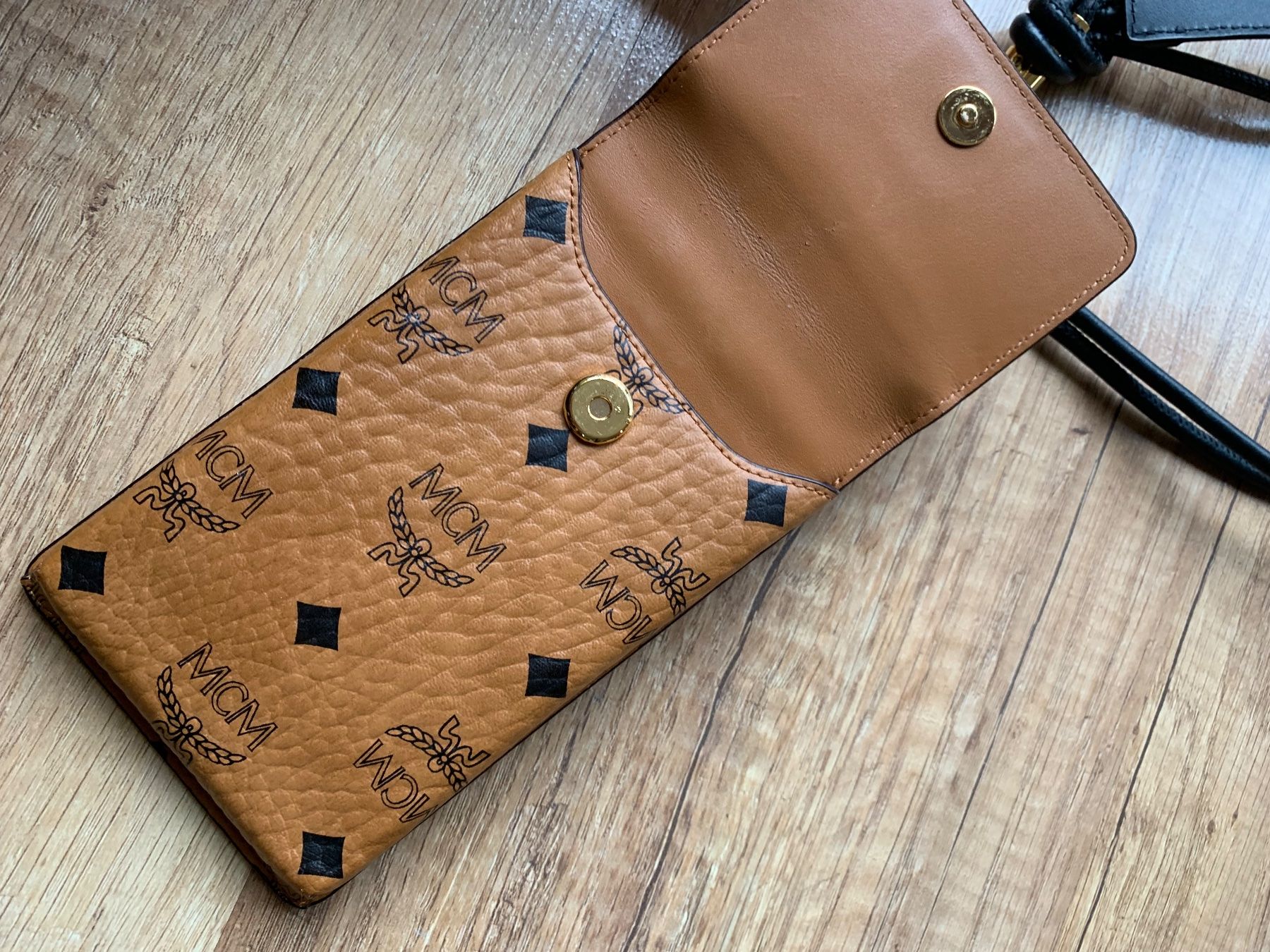 Mcm Borse: MCM - Handyhülle Handytasche  COGNAC - Top Zustand – Nuovo (secondo la descrizione) da Meiringen venduto da Jackwashere 2
