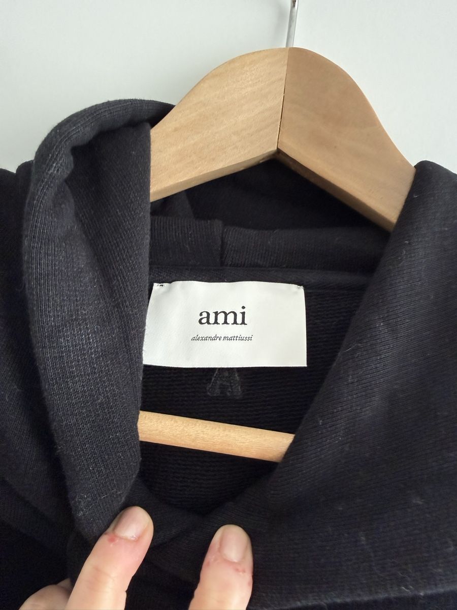 Maglioni & Felpe: AMI Paris Hoodie – Usato da Buchs AG venduto da MiWeFe17 2