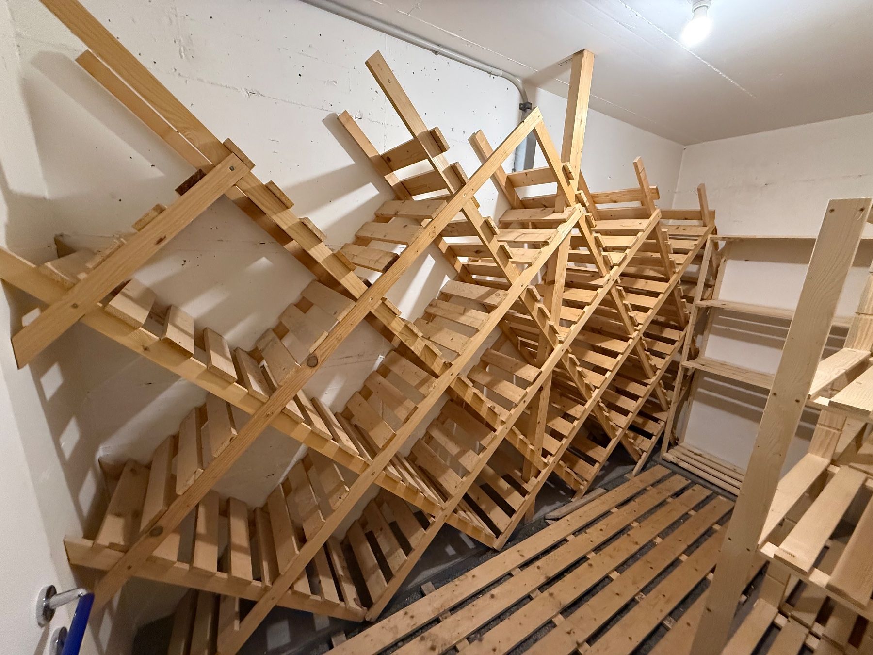 Scaffali: Weinregale aus Holz – Usato da Kilchberg ZH venduto da bur_7ypx 2