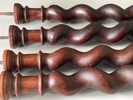 4 Holz Baluster spiralförmig gedrechselt, dunkelbraun