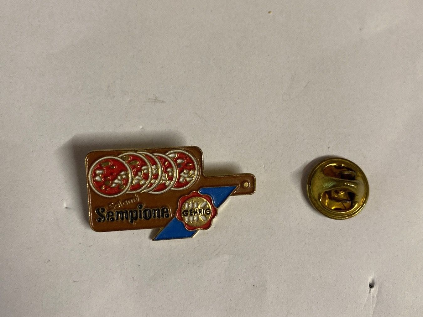 Placchette & Badge: PIN'S - SALAMI SEMPIONE – Usato da Le Brassus venduto da cinema13