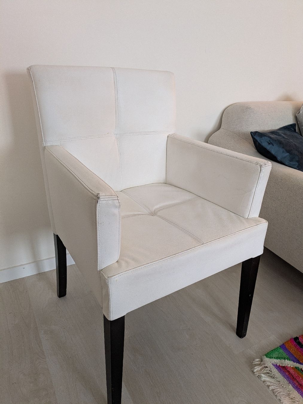 Poltrone: Comfortable White Leather Armchair - Perfect for Winter! – Usato da Adliswil venduto da aborzych 1