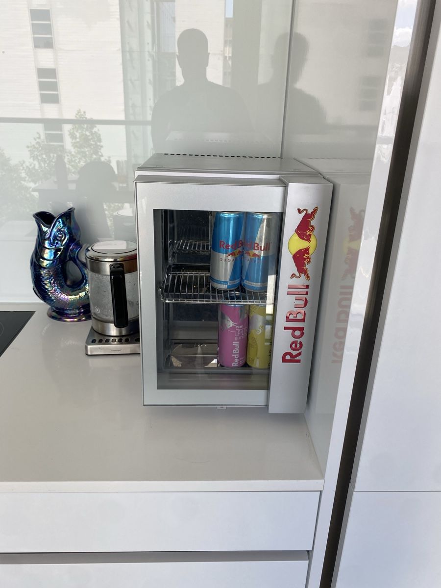 Red Bull Kühlschrank: Red Bull Kühlschrank  – Gebraucht aus Zürich von Markussager