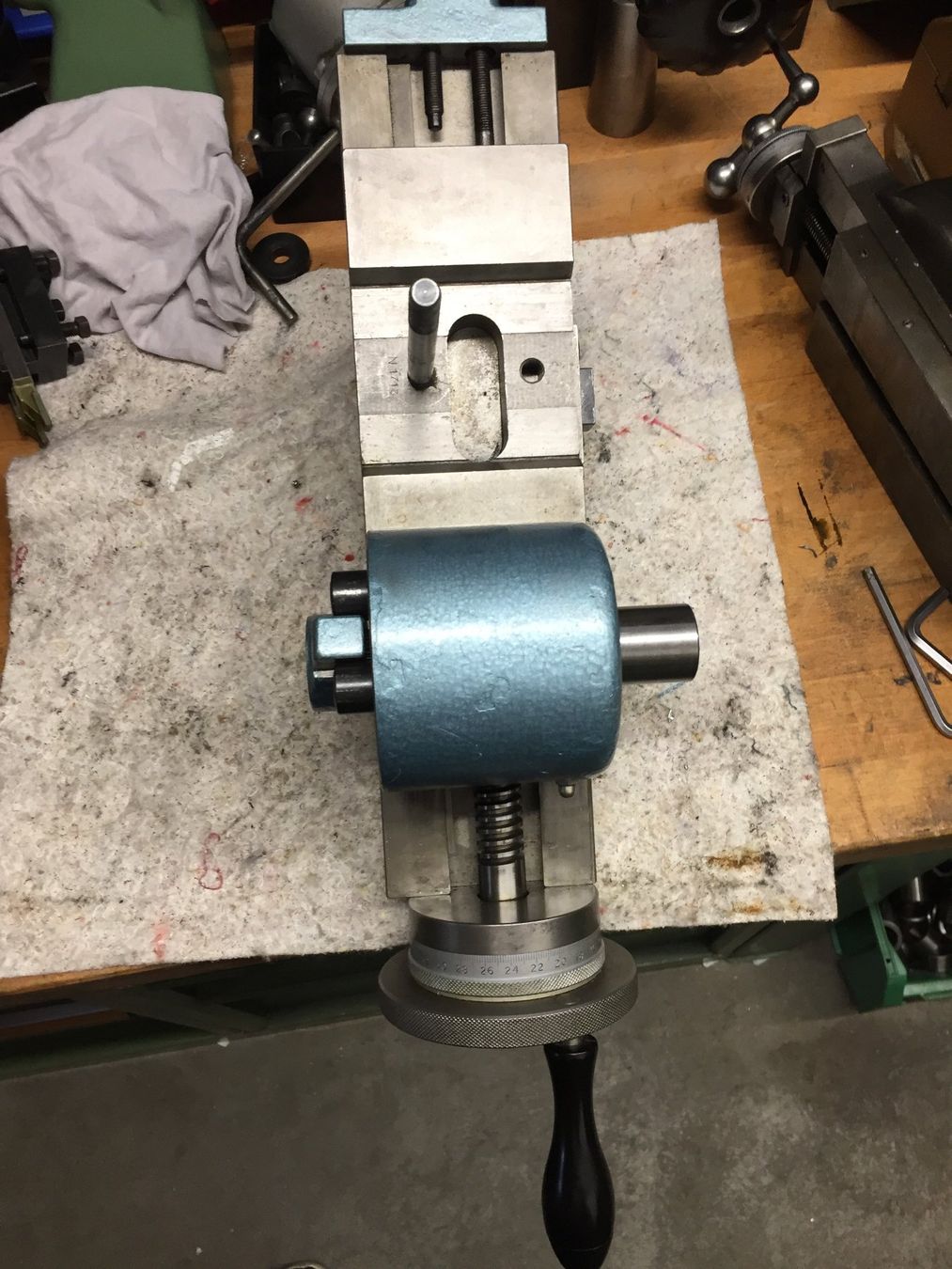 Schaublin Altro per industria metallurgica: Schaublin 102 Abstechsupport mit Handrad – Nuovo (secondo la descrizione) da Frenkendorf venduto da nen_h8rw 1