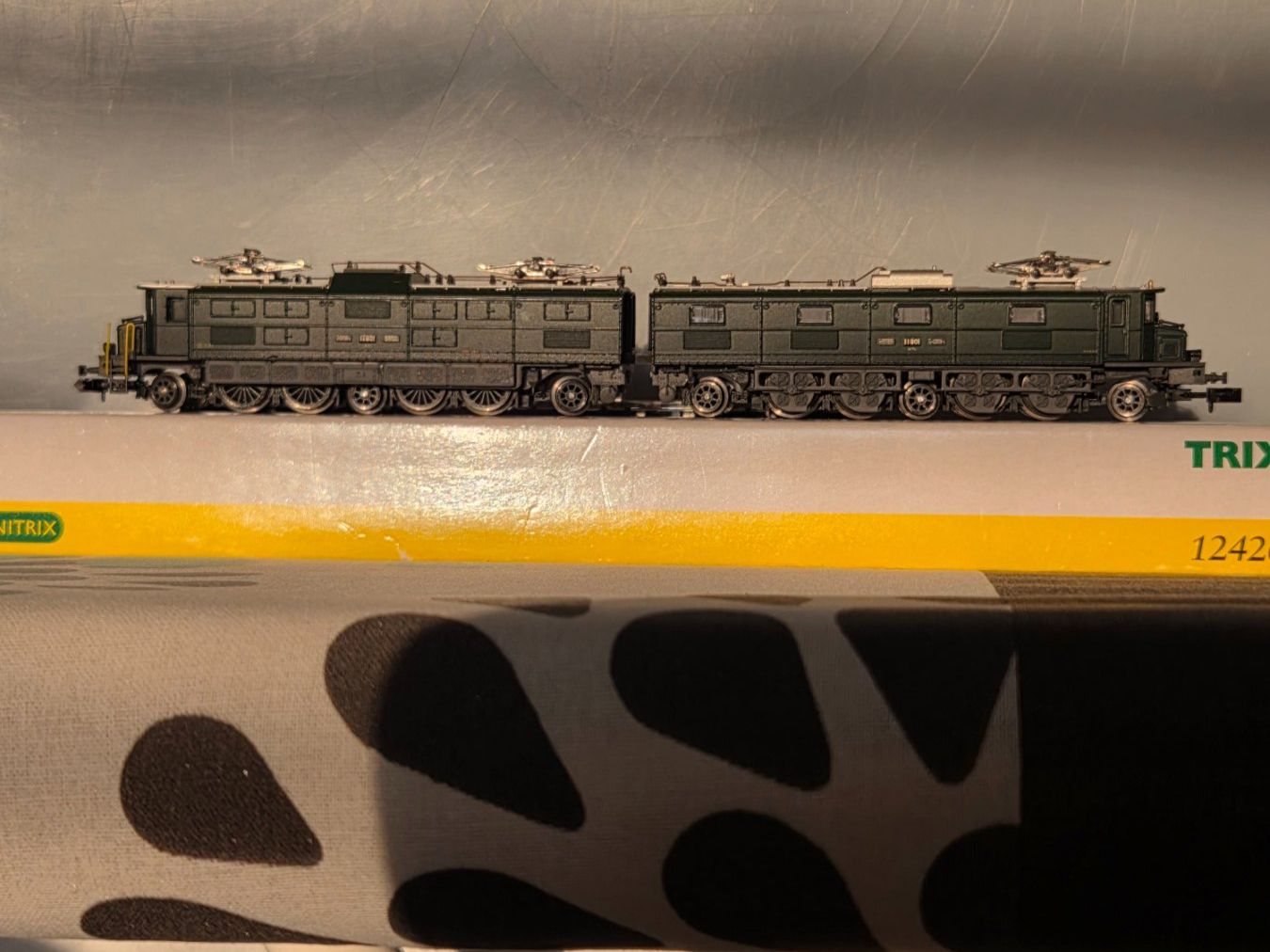 Trix Modellini di ferrovie: Minitrix E-Lok Ae 8/14  Ep.IV  Nr.12426 – Usato da Arni AG venduto da bruno1951 5