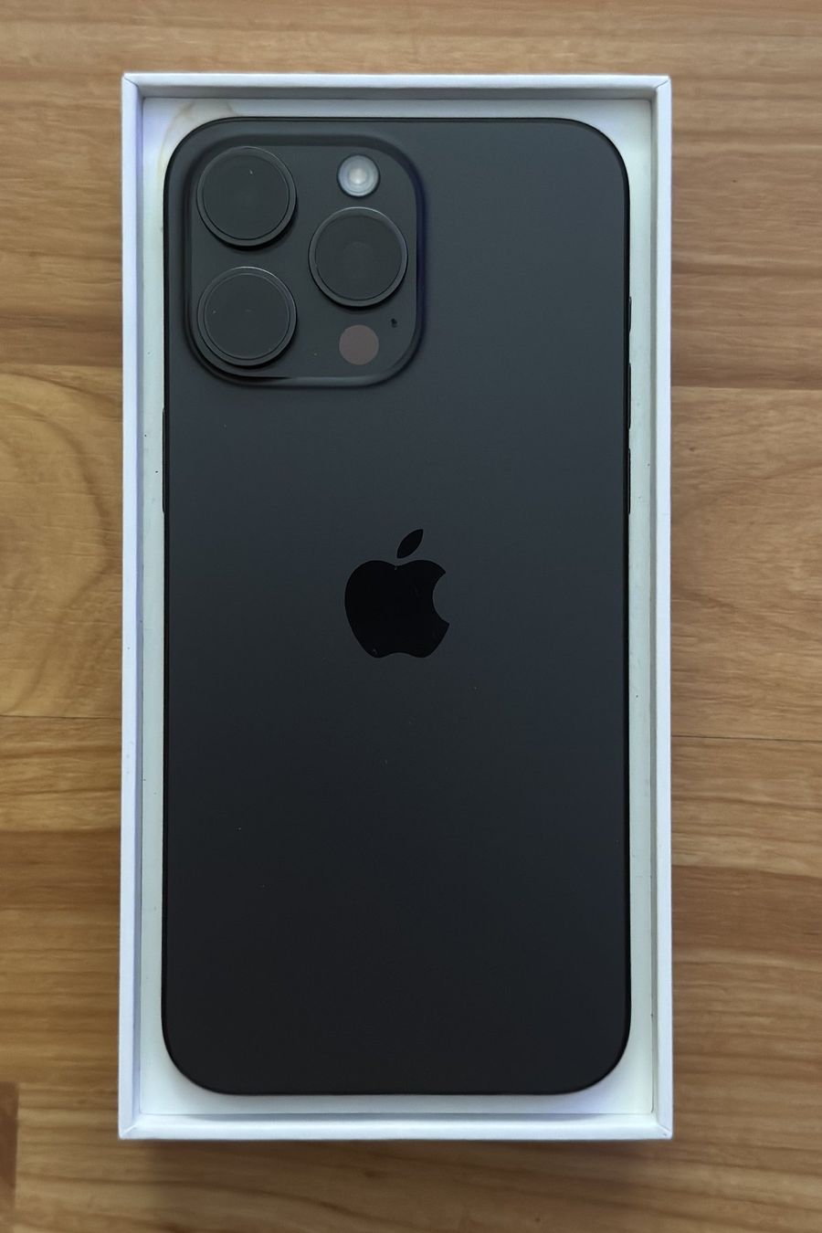 Apple Telefoni cellulari / Smartphones: iPhone 15 Pro Max, 512GB, Black Titanium – Usato da Ostermundigen venduto da Giuse.grc