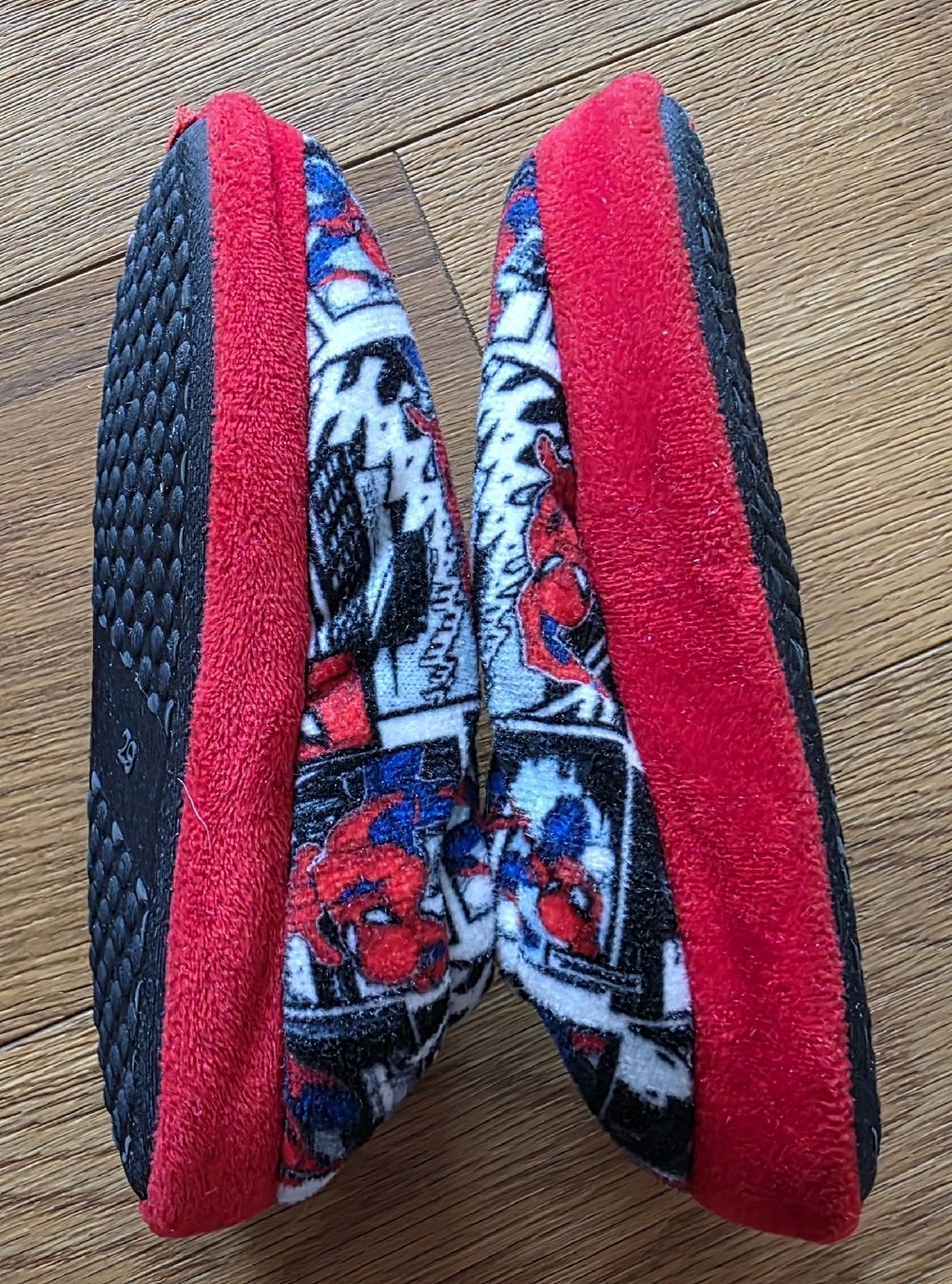 Chaussures garçon: Hausschuhe Spiderman Comic Grösse 29. Neuwertig – Neuf (Voir description) à Zell LU par claro62 3