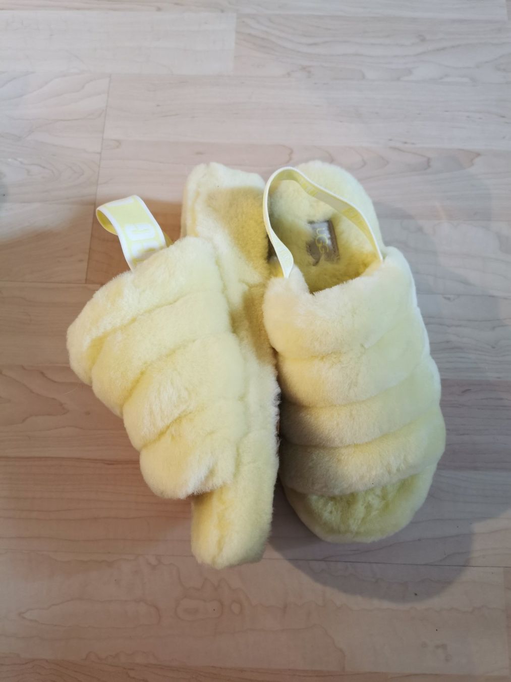 Ugg Scarpe da donna: Ugg fluff slides Gr 38 – Nuovo (secondo la descrizione) da Frauenfeld venduto da Shiranui 1