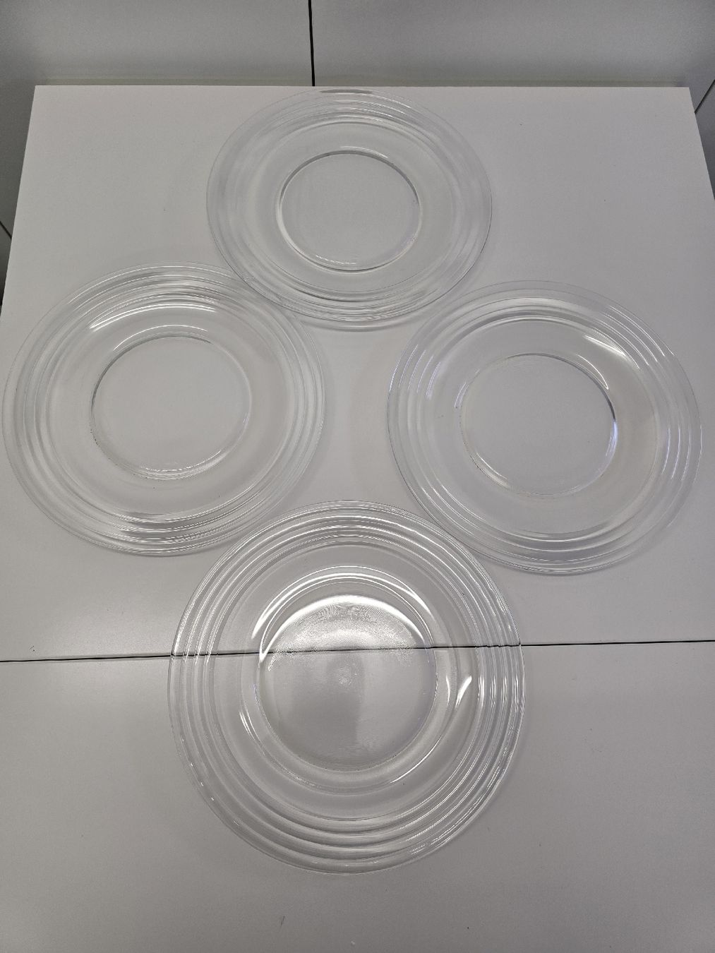 Teller: Glass Teller Setx4 – Gebraucht aus St. Gallen von CAPYCORP