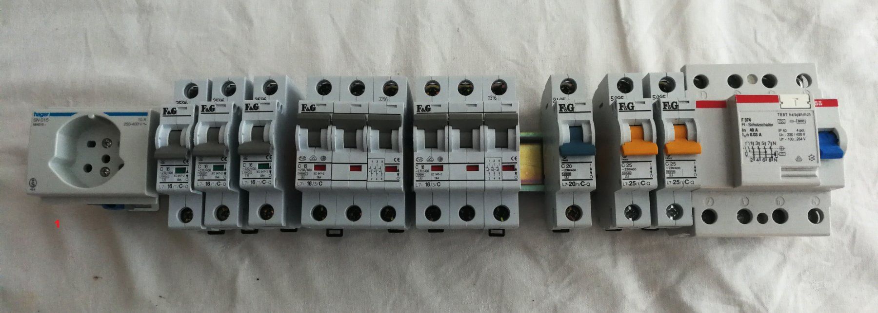 Stromzufuhr: Lot Elektromaterial – Neu (gemäss Beschreibung) aus Zürich von SciTec