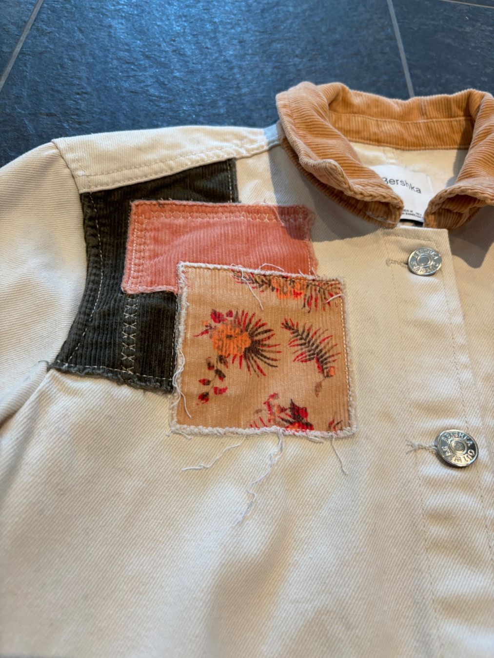 Bershka Giacche: Bershka Jacke - weiss und mehrfarbig - Patchwork - Grösse M – Usato da Stadel venduto da Chanel_5 1