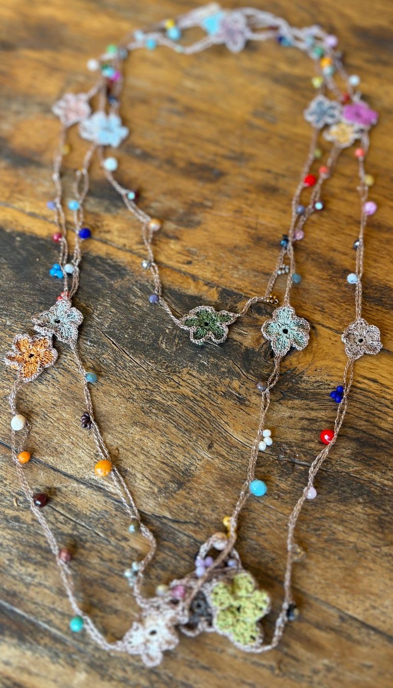 Colliers: COLLIER "FLEURS" HANDMADE!! MULTICOLOR – Neuf avec emballage d'origine à Locarno par NicoNion 2