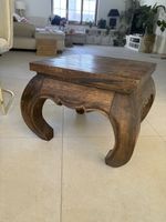 Massiver Holztisch im Asia-Stil, perfekt für den Sommer.57