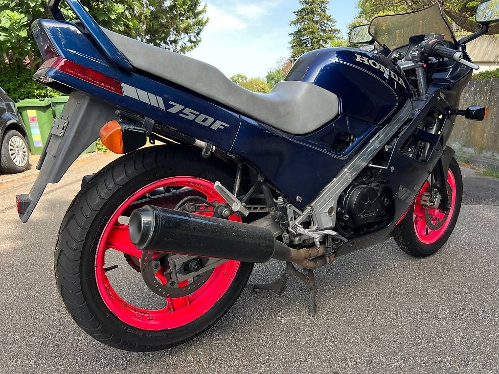Honda Route: VFR 750 FG RC24 – Défectueux à Füllinsdorf par Oliskippy 4