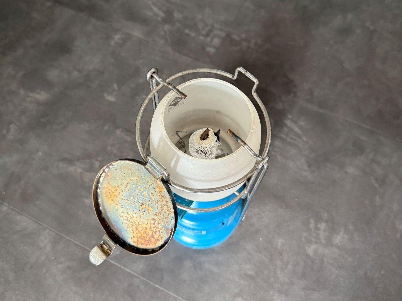 Lampade: Gasflasche mit fast leerer Gaskartusche – Usato da Zürich venduto da haldj2 3