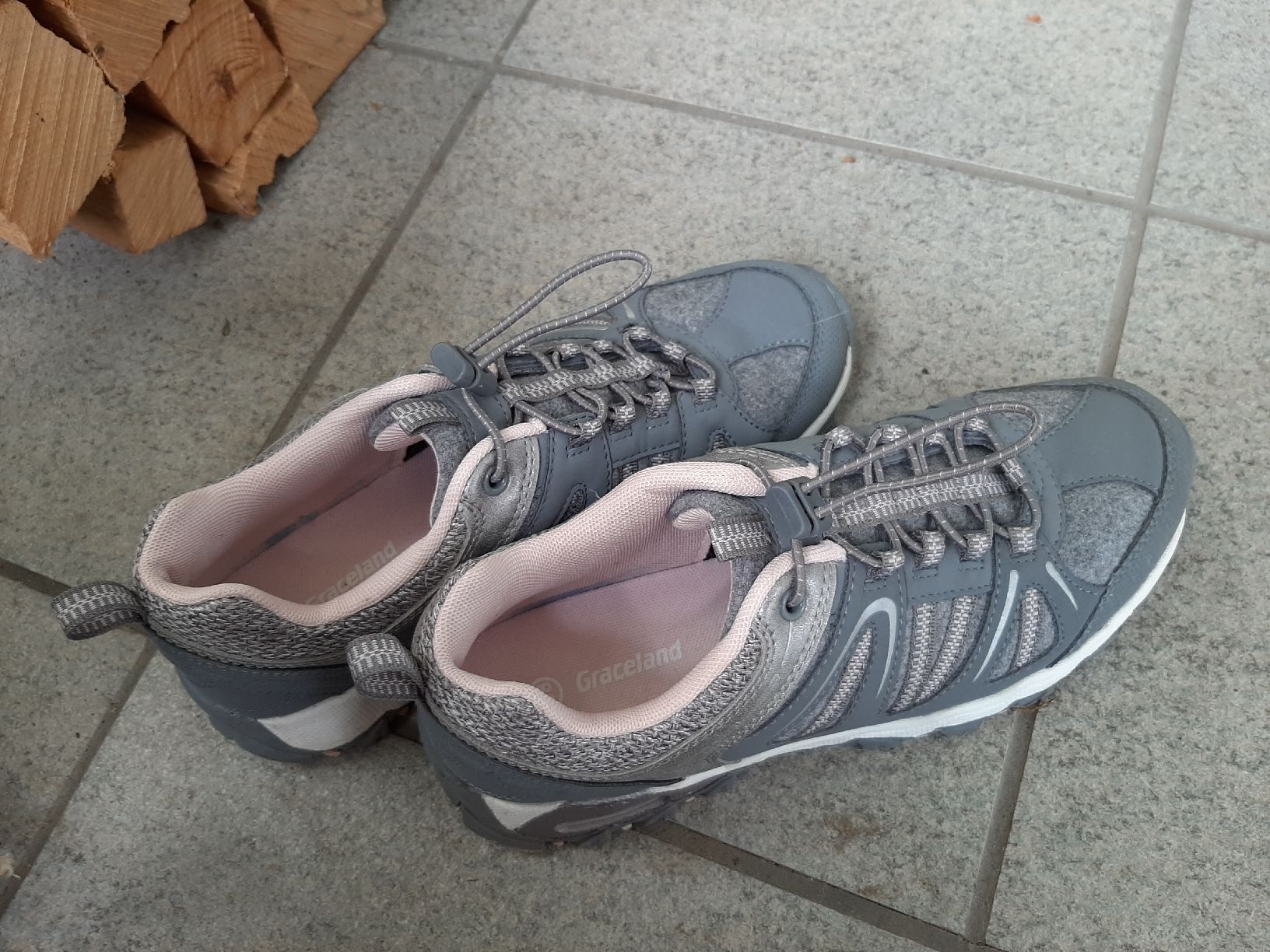 Graceland Scarpe da donna: Laufschuh von Graceland Gr. 38 – Usato da Hochdorf venduto da Amazone0