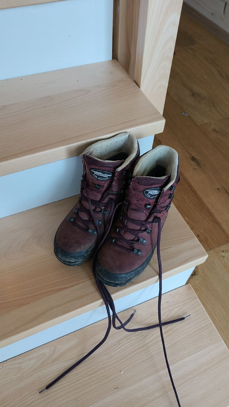 Meindl Scarpe da donna: Chaussures de randonnée Meindl gore-tex taille 40 – Usato da Enney venduto da sarasli 1