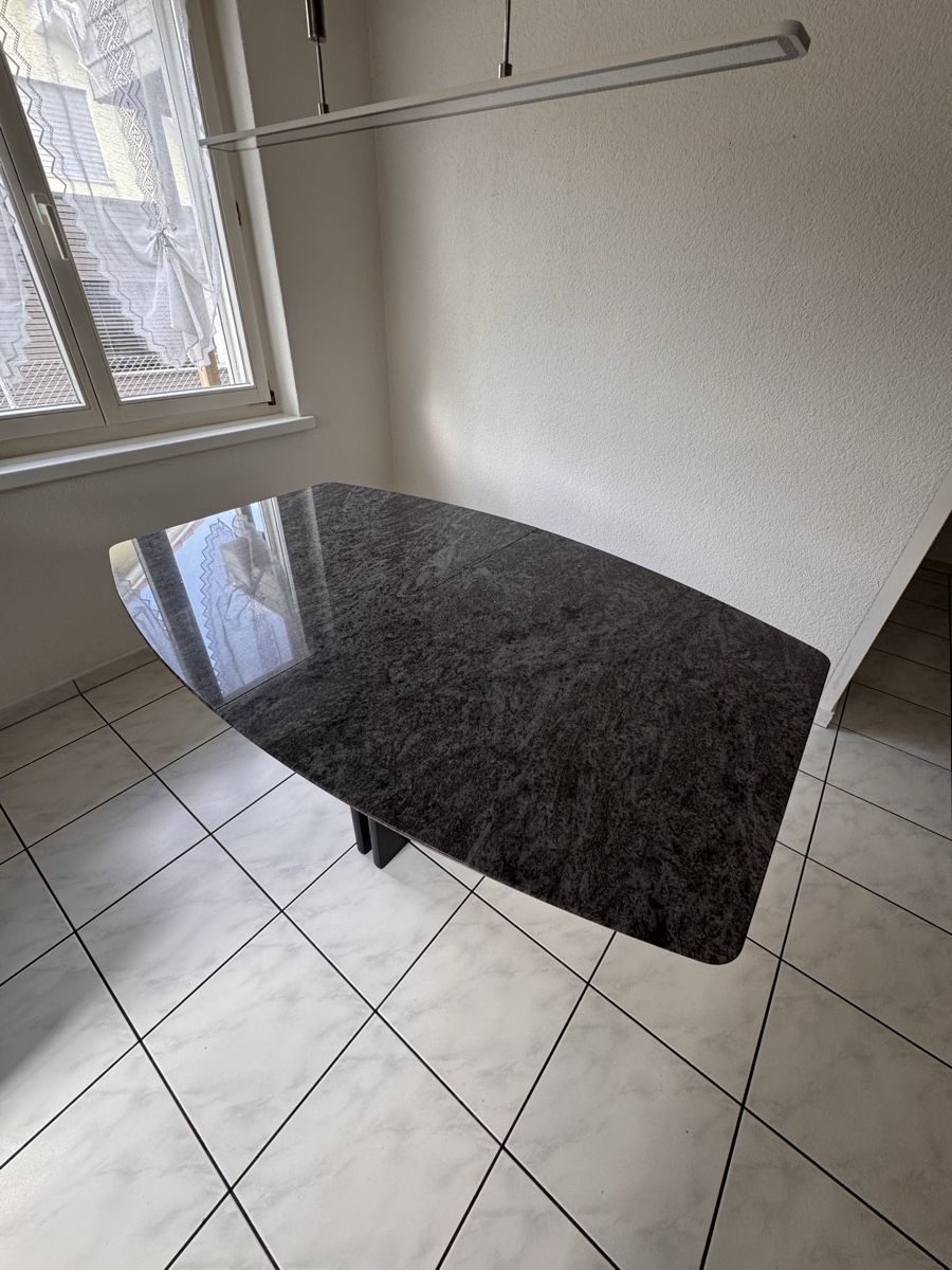 Tische: Ausziehtisch Steinoptik Platte chromfarbiges Gestell – Gebraucht aus Oberbipp von McLee23 3