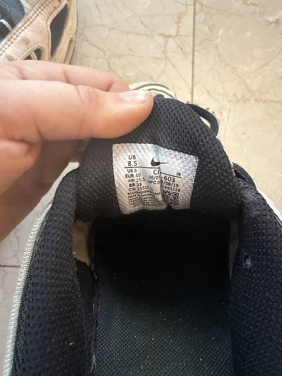 Herrenschuhe: nike air max tailwild 4 taille 40 – Gebraucht aus Versoix von emm_g7q9 3