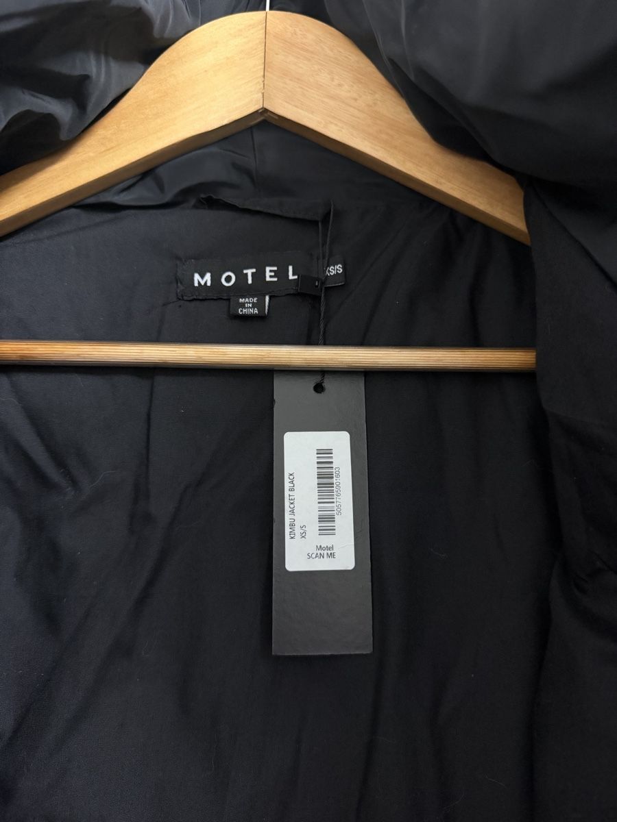 Giacche: NEW MOTEL Puffer Jacket black – Nuovo e nell'imballaggio originale da Bülach venduto da all_t6jh 2