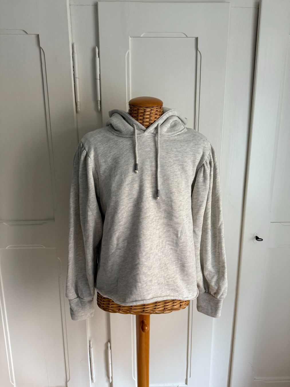 Ba&Sh Maglioni & Felpe: BA&SH - Hoodie Sweatshirt hellgrau meliert 36 – Usato da Zürich venduto da Diazaio