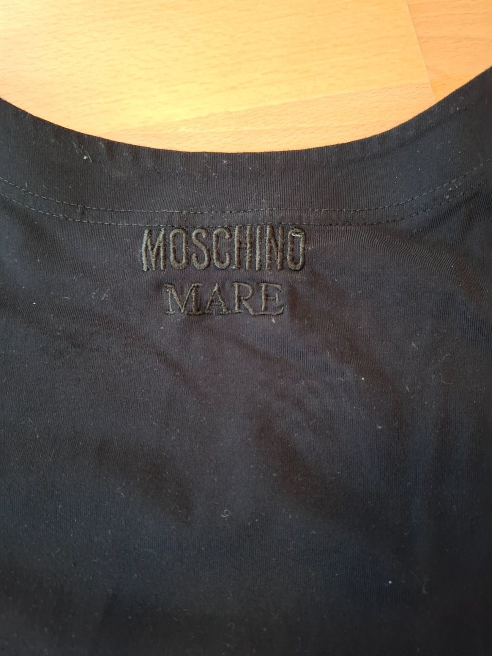 Moschino T-shirt: MOSCHINO Tshirt – Usato da Romanshorn venduto da lichtmond2022 2