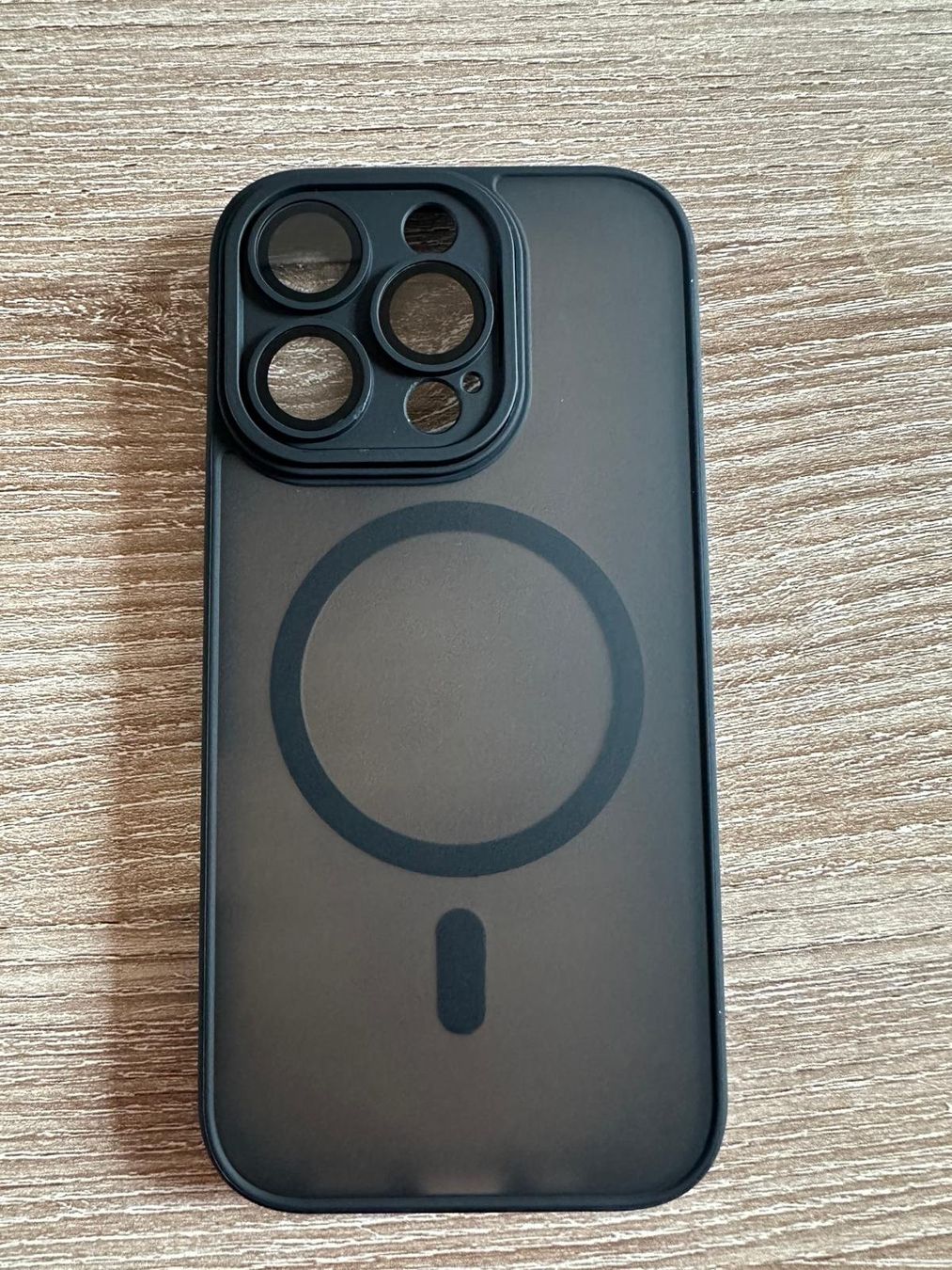 Cover & Protezioni schermo: Iphone 16 Pro Max schwarze Handyhülle – Nuovo e nell'imballaggio originale da Schalunen venduto da Haris97