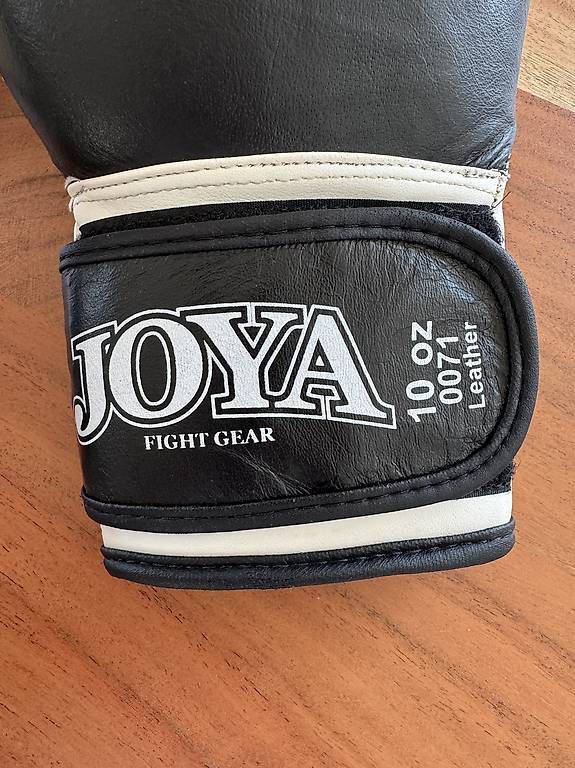 Guanti & manicotti: JOYA Boxhandschuhe 10 oz Leder schwarz gebraucht – Usato da Wetzikon ZH venduto da lis_5fjc 1