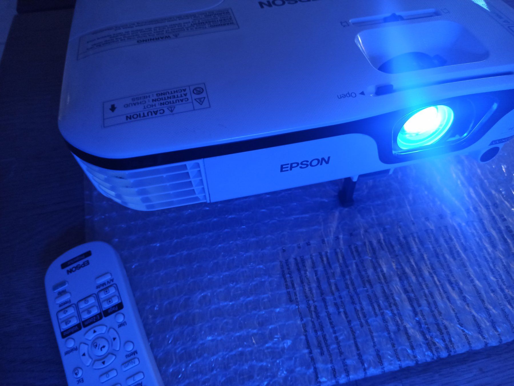 Epson Vidéoprojecteurs: Beamer Epson EB-W12 mit Fernbedienung Ab 1,- – Défectueux à Oberweningen par mar_87mx 9
