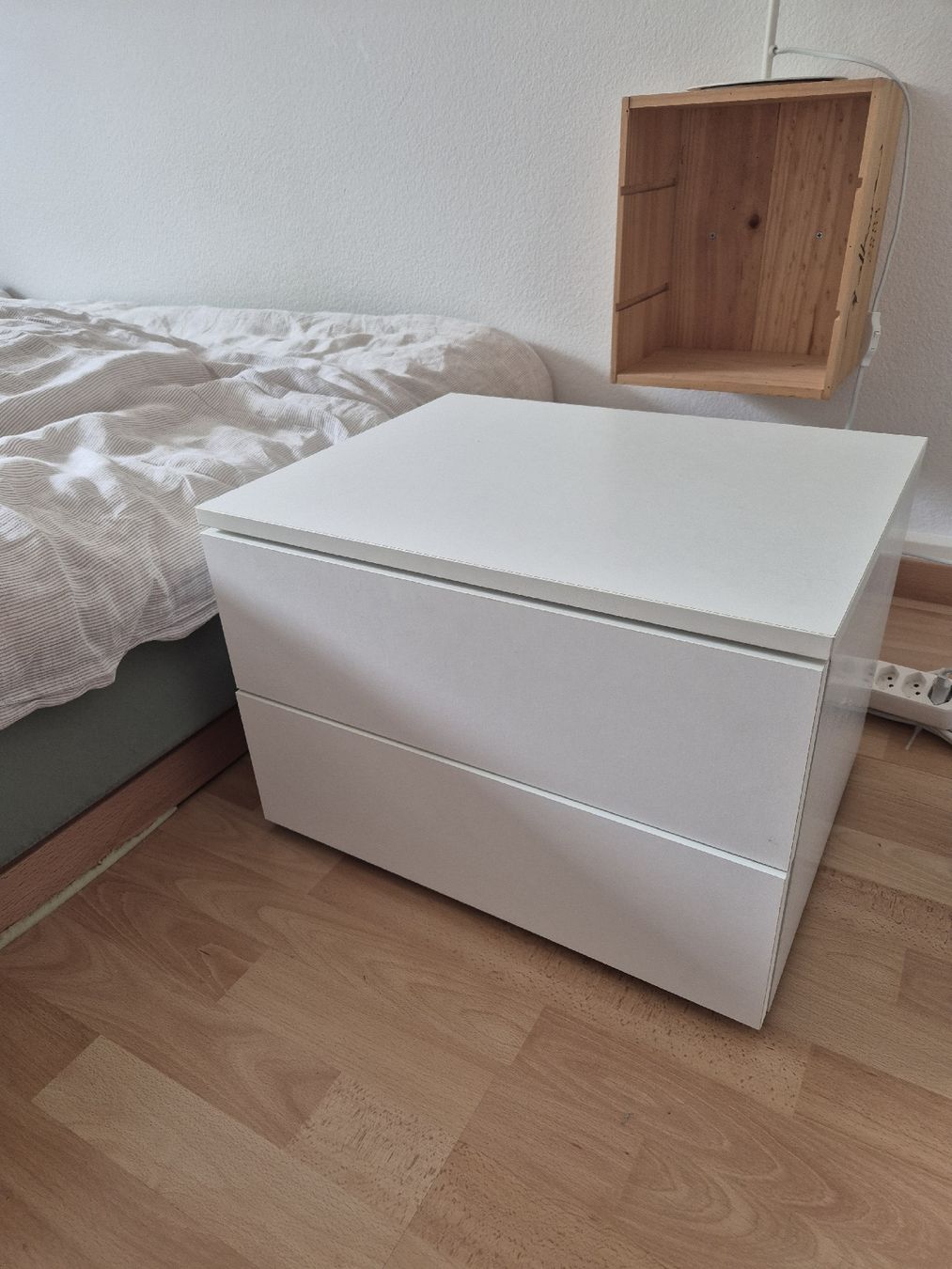 Nachttische: Nachttisch weiss – Gebraucht aus Winterthur von Braintaxer 3