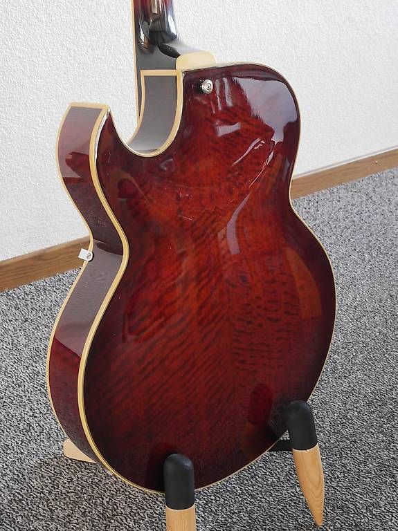 Strumenti musicali: Ibanez AK85 Gibson Humbucker – Usato da Kehrsatz venduto da BPortmannn 2