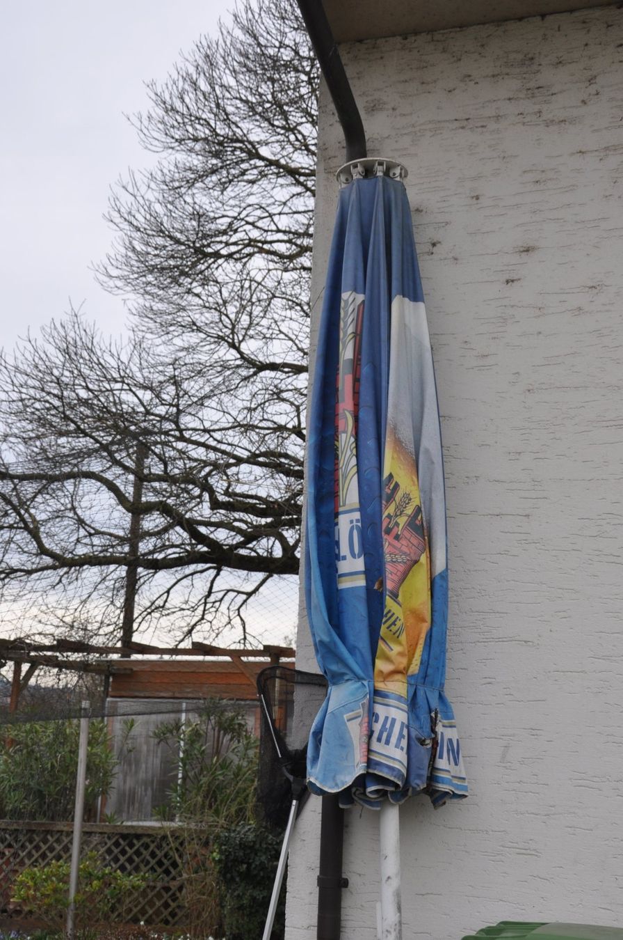 Feldschlösschen Ombrelloni: Feldschlösschen Sonnenschirm – Usato da Rothrist venduto da Sheriff94