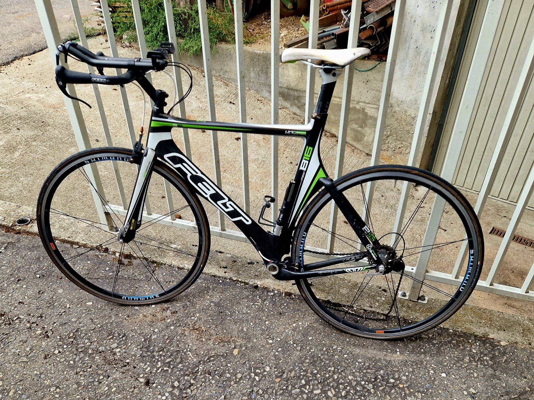 Felt Velos: Rennvelo – Defekt aus Kestenholz von studer92