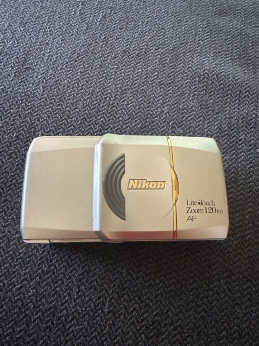 Nikon Kamera: Nikon Lite Touch Zoom 120 – Defekt aus Genève von Joana_Alves