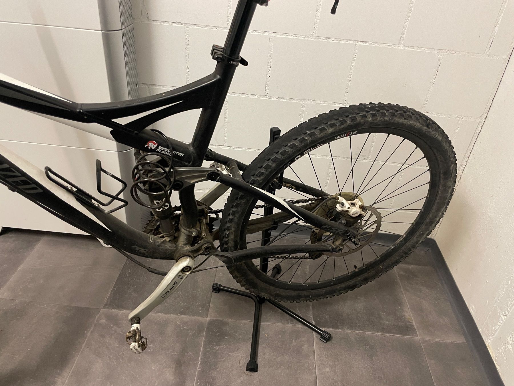 Specialized Velos: Specialized FSR XC Expert - Large - 26 Zoll – Gebraucht aus Niederuzwil von  2