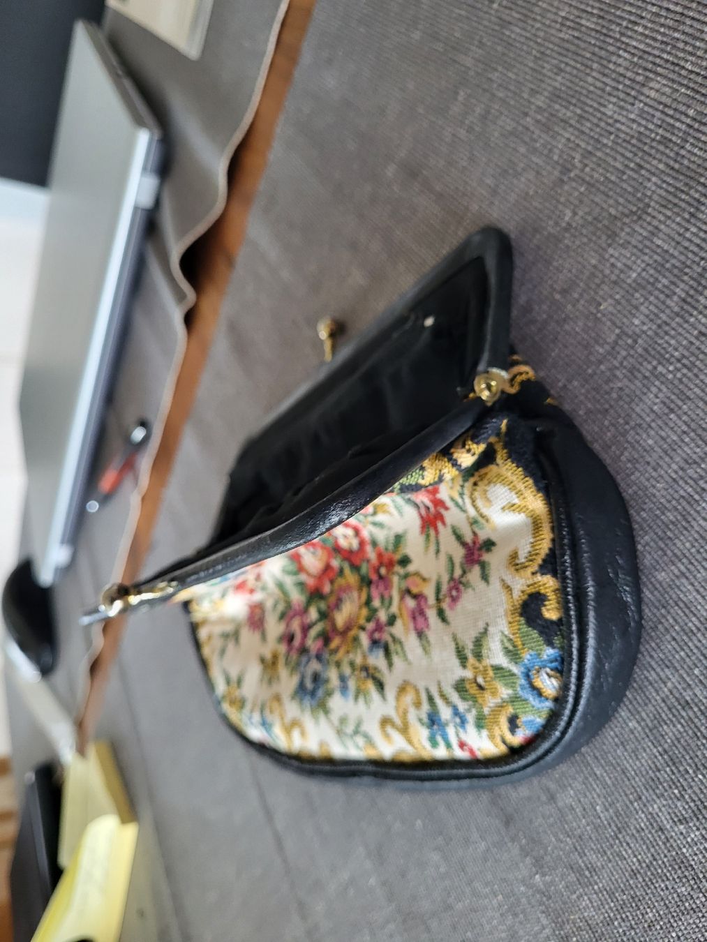 Borse da donna: Kleines Folkloretäschchen, Breite 18 cm, Höhe 12 cm, – Usato da Meisterschwanden venduto da Nelly59 1