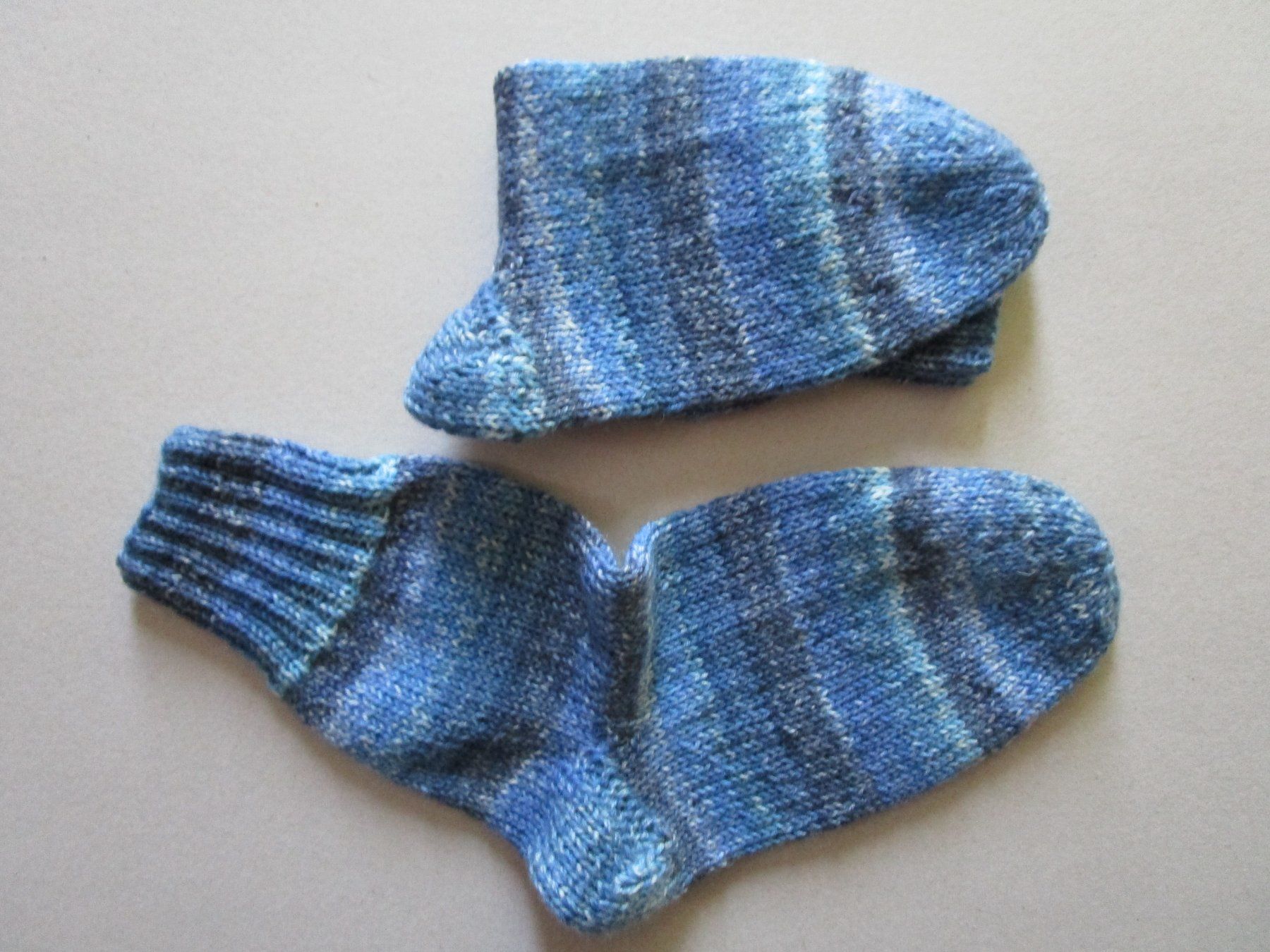 Calze: handgestrickte Socken Gr. 37 – Nuovo (secondo la descrizione) da Ursenbach venduto da gruenblau