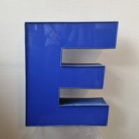 Blauer Leuchtbuchstabe "E" Vintage Deko e E