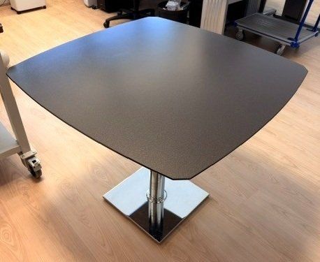 Tischset: Tisch mit 2 Stühlen – Gebraucht aus Küssnacht am Rigi von ISELTEC
