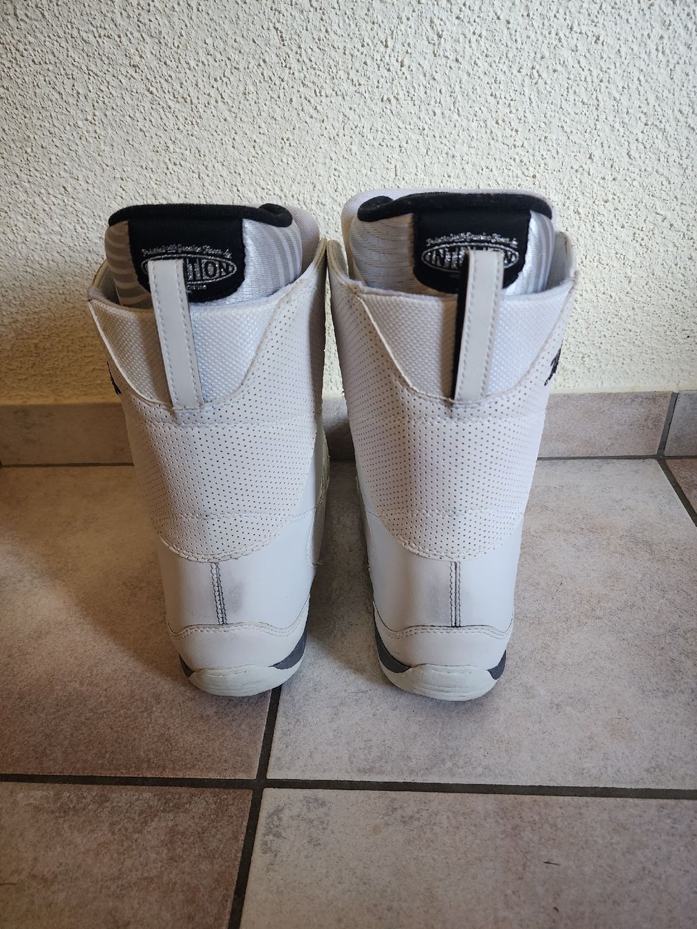 Scarpe da donna: Snowboardboot DONNA Damen Weiss Grösse 40  – Usato da Berneck venduto da erato6 2