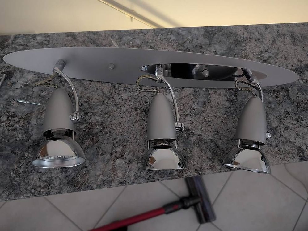 Lustres & lampes de plafonds: Lampe avec ampoule GU10 – D'occasion à Sonceboz-Sombeval par michael.l 1
