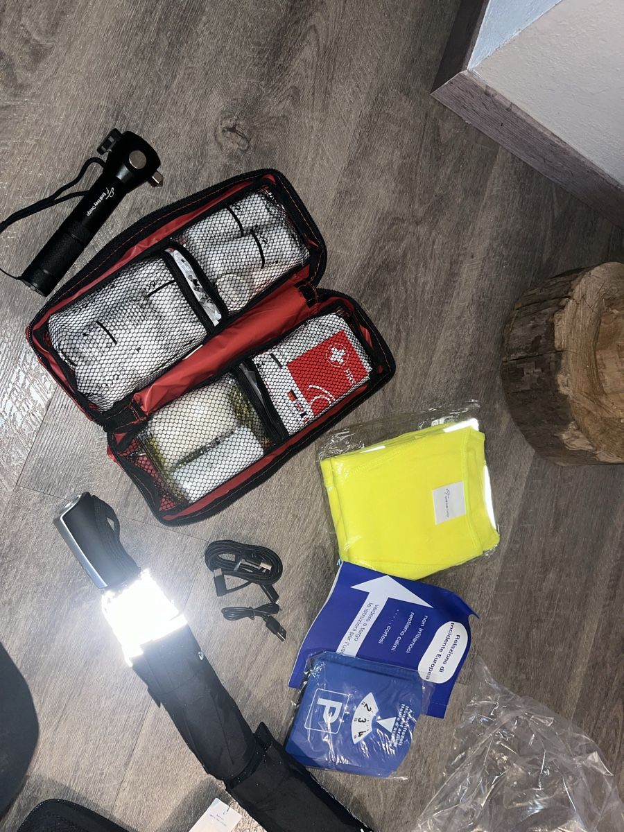 Kit di pronto soccorso: First aid kit auto – Nuovo e nell'imballaggio originale da Davesco-Soragno venduto da Marti3011 6