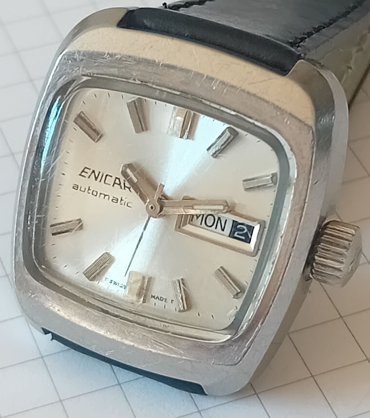 Enicar Orologi: Vintage ENICAR Automatic Stainless Steel, Sleek Black Strap – Usato da Bern venduto da This_that_other_all 1
