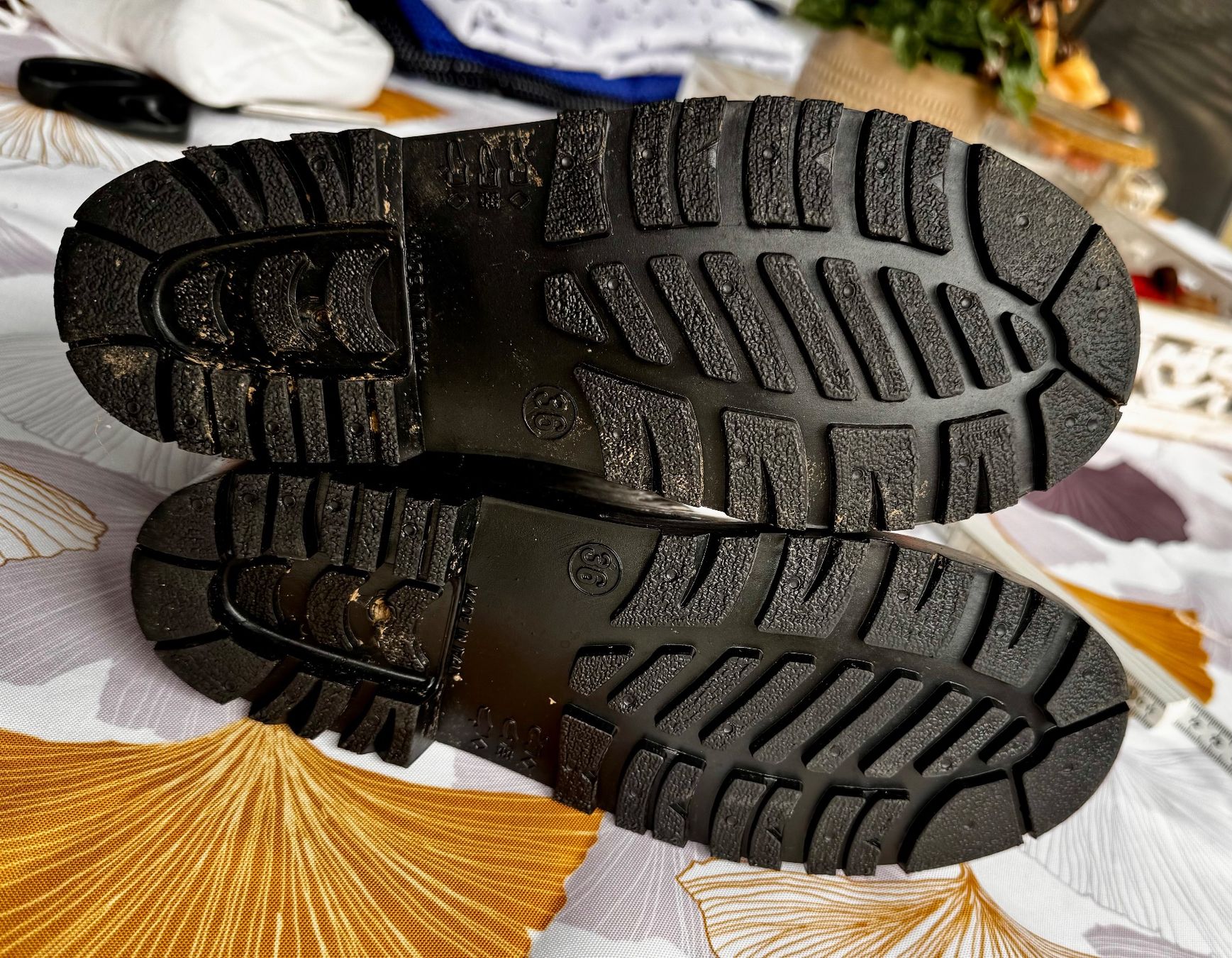 Scarpe da donna: Bottes de pluie originales, taille 36 – Usato da Lausanne venduto da Flomag 3