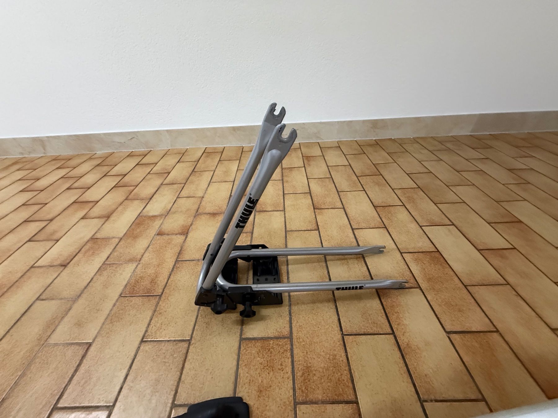 Thule Dachträger: Trois Portes-vélos Thule, montage facile. – Gebraucht aus Sion von Dantersi 6