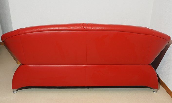 Divani: Elegantes 2 1/2 Platz Leder-Sofa, Feuerrot – Usato da Bettlach venduto da urs_mcq7 2