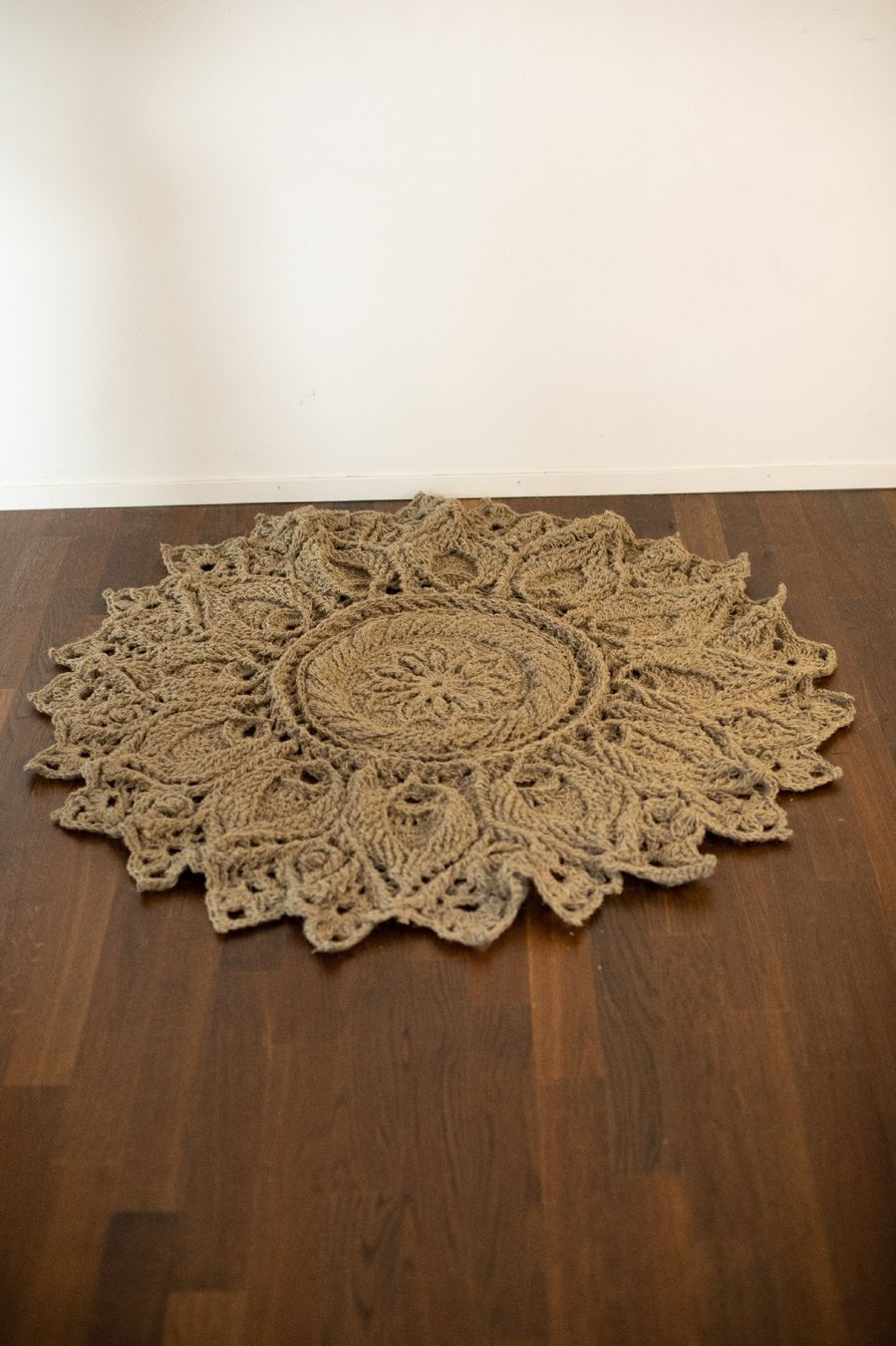 Tappeti: Handmade Round Jute Rug, Boho Chic Home Decor – Nuovo e nell'imballaggio originale da Zürich venduto da joa_26k8 1