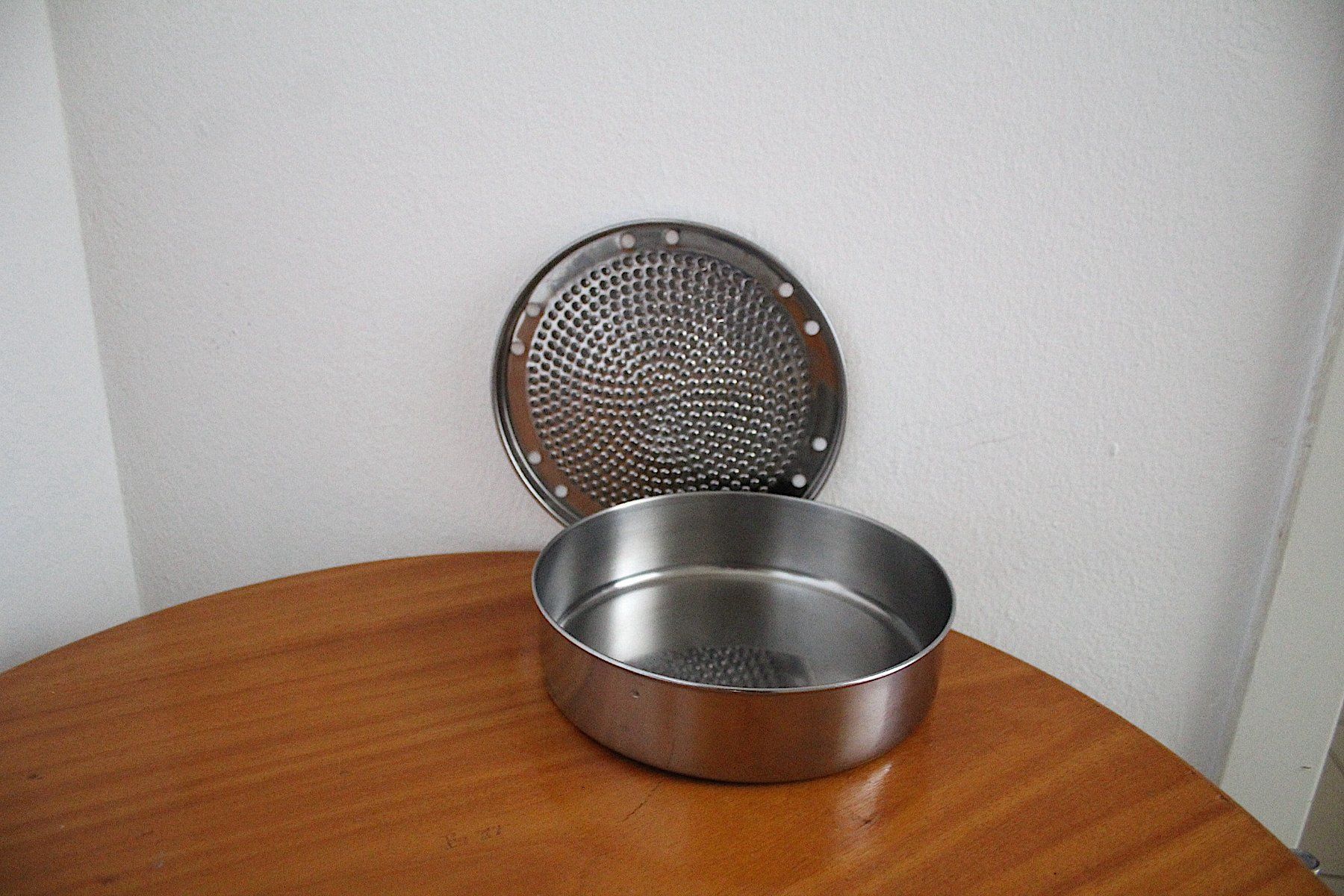 Elettrodomestici da cucina: Käsereibe mit Schale , verm.Edelstahl – Usato da Locarno venduto da fripui 2