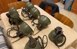 8 stück alte militärische Industrielampen fabriklampen