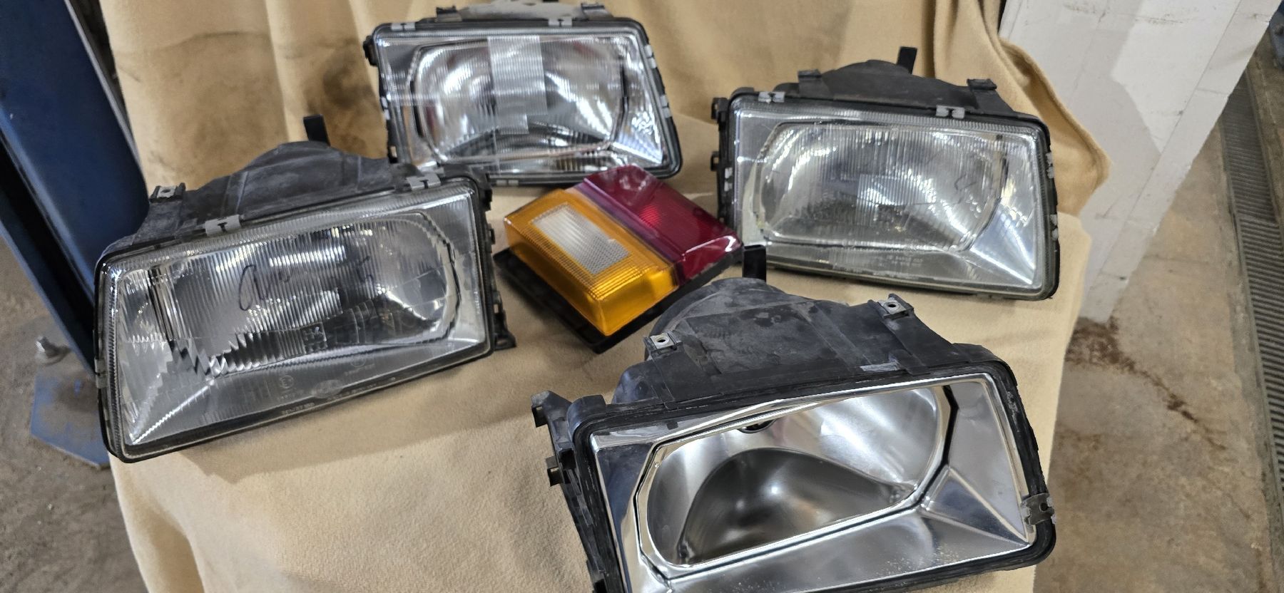 Audi Tutti pezzi di ricambio auto: Audi 80/81/85/90/100 – Usato da Rickenbach Sulz venduto da AE_BI 6